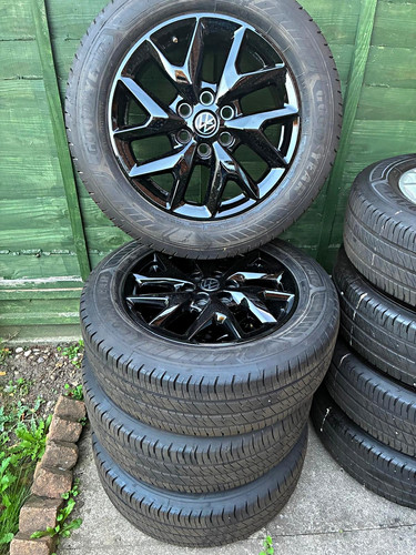 Glossy black alloy wheels - glossy,