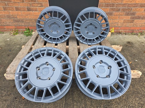 Grey sport ford transit - 18",